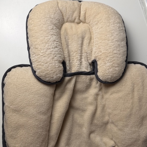 Britax Head and Body Support Pillow for car seat - Picture 5 of 8